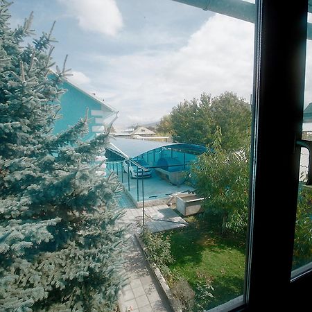 Guesthouse Alakol Karakol Esterno foto